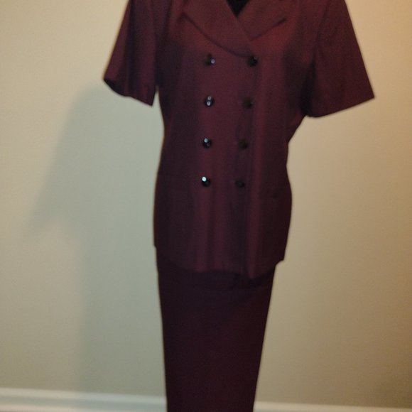 Le Suit, 2pc Pant Suit, Dark Burgundy, Short Sleeves, Size-10 (Dry Cleaned) - Picture 1 of 5